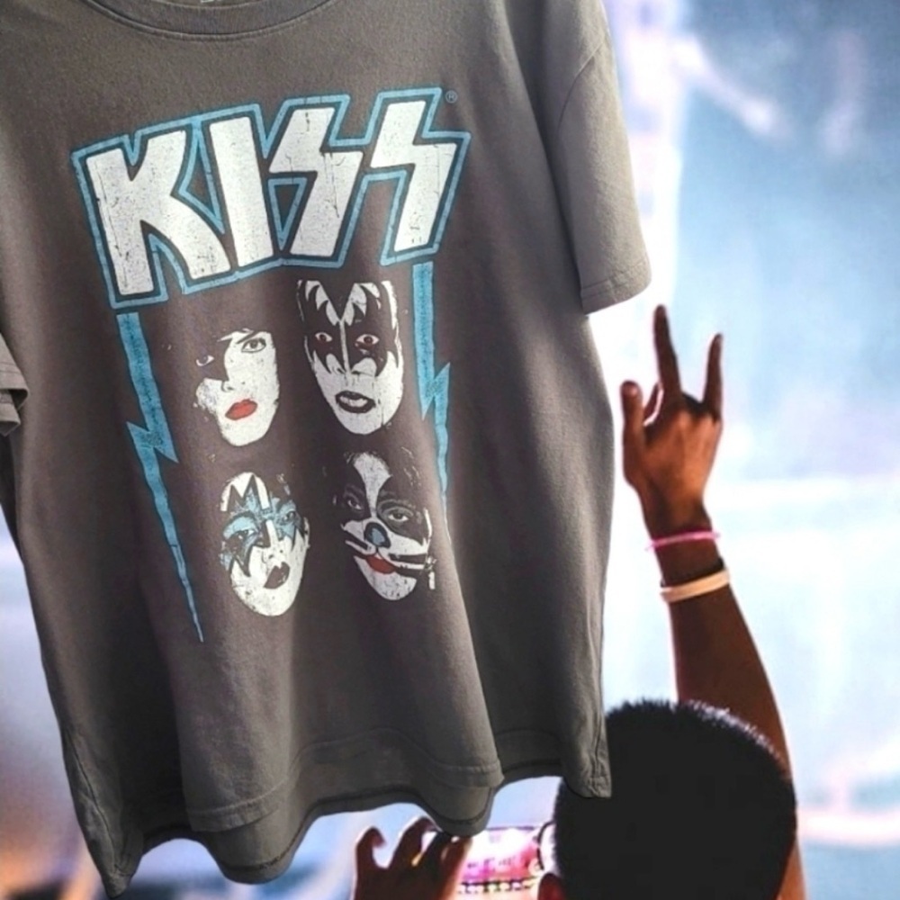 KISS BAND Short Sleeve Tee in Gray with Blue Accents